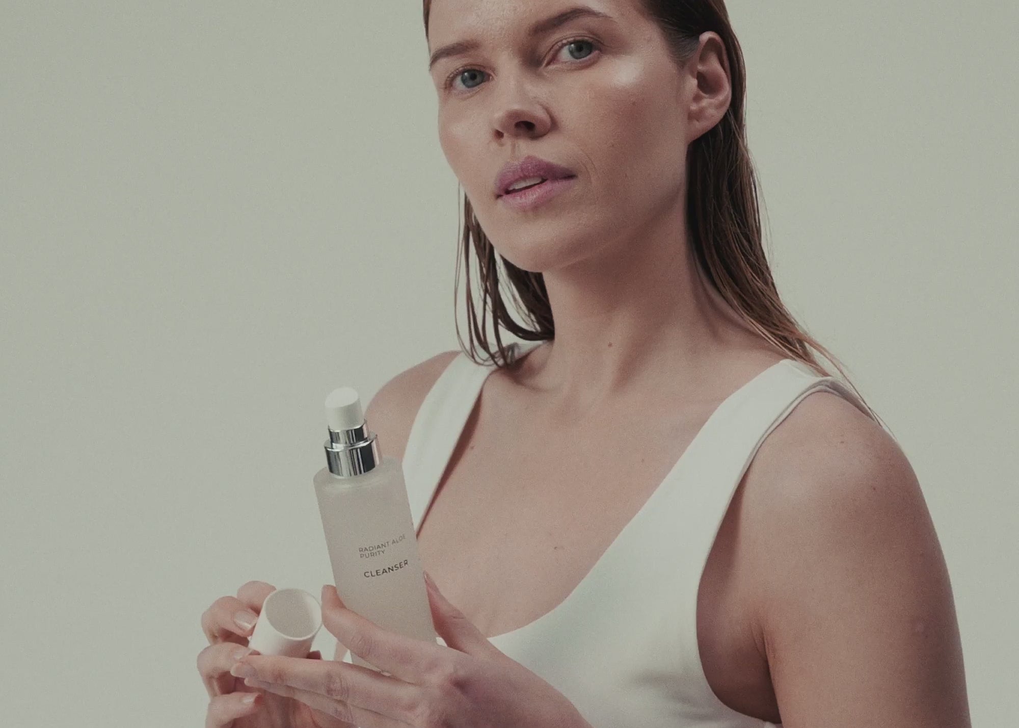 How to use Naiora cleanser